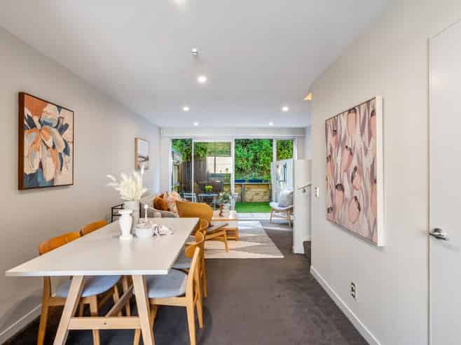 9/8 Thatcher Crescent, Crofton Downs