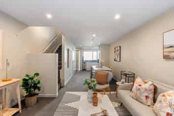 9/8 Thatcher Crescent, Crofton Downs