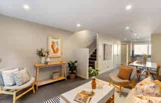 9/8 Thatcher Crescent, Crofton Downs