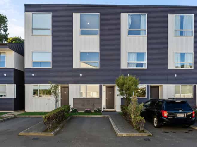 9/8 Thatcher Crescent, Crofton Downs