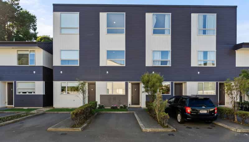 9/8 Thatcher Crescent, Crofton Downs