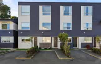 9/8 Thatcher Crescent, Crofton Downs