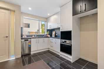 9/8 Thatcher Crescent, Crofton Downs