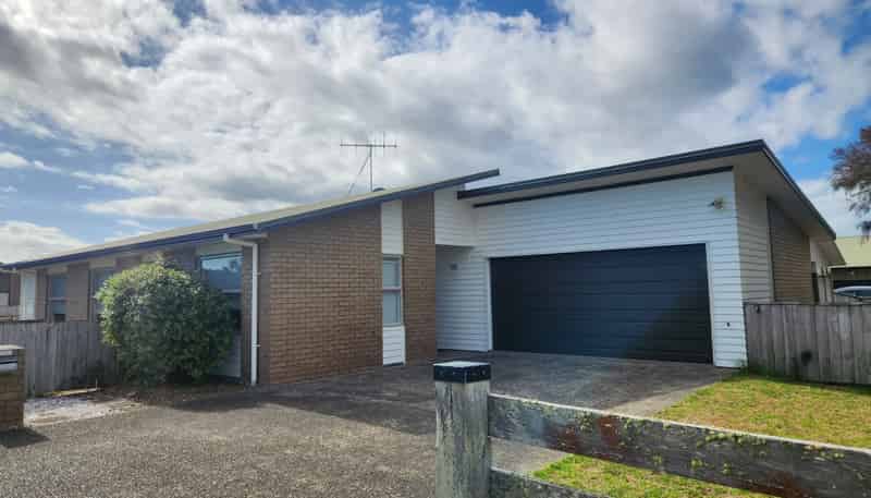 360 One Tree Point Road, One Tree Point