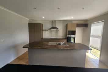 360 One Tree Point Road, One Tree Point