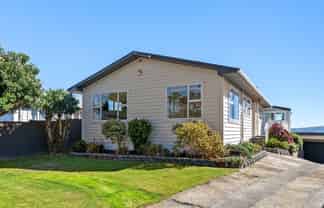 32 Brooker Grove, Newlands