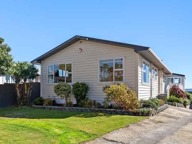 32 Brooker Grove, Newlands