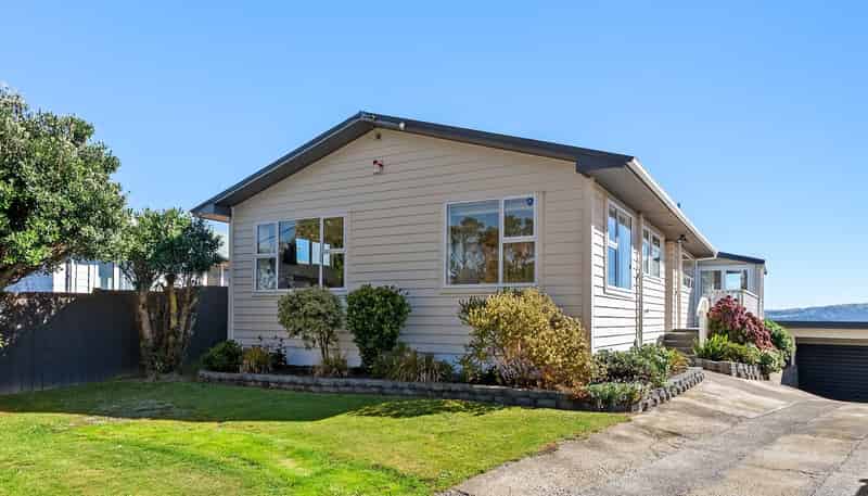 32 Brooker Grove, Newlands