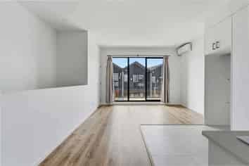 8/233 Great North Road, Henderson