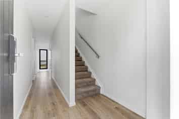 8/233 Great North Road, Henderson