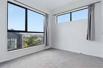 8/233 Great North Road, Henderson