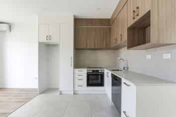 8/233 Great North Road, Henderson