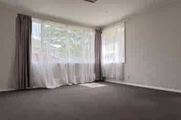 8 Bathurst Street, Silverstream