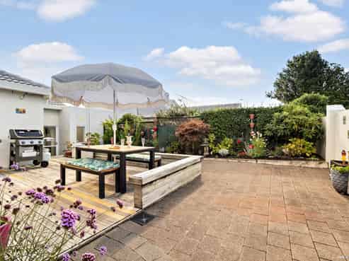 2/10 Dunn Place, Farm Cove