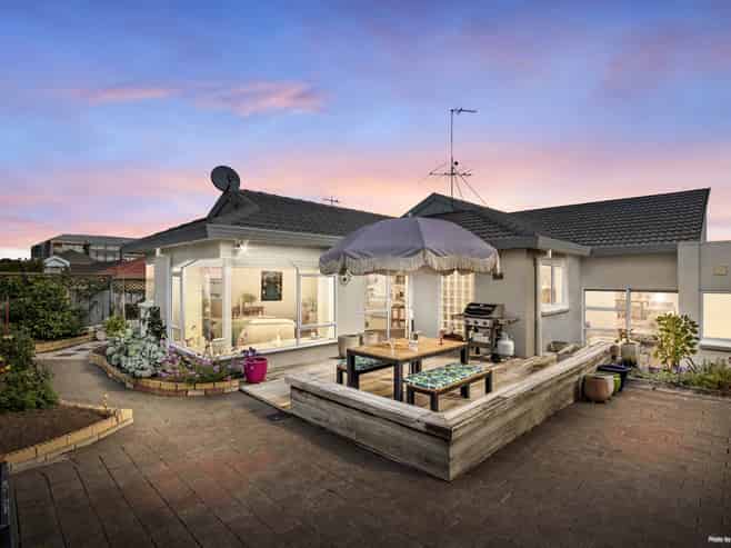 2/10 Dunn Place, Farm Cove