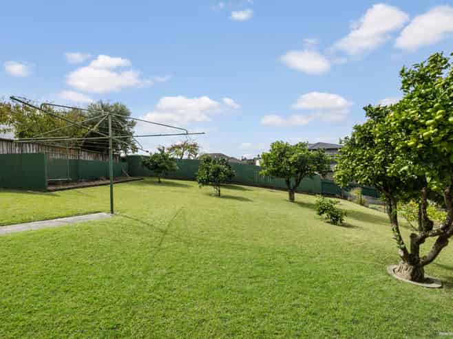 13 Currie Avenue, Hillsborough