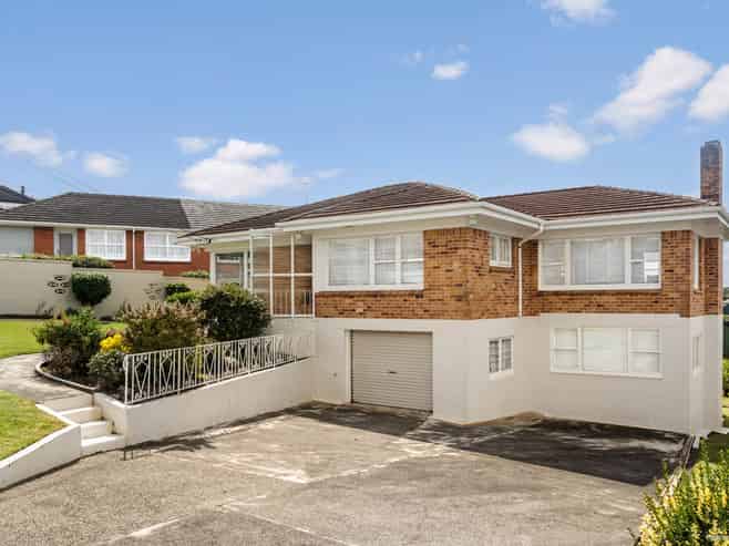 13 Currie Avenue, Hillsborough