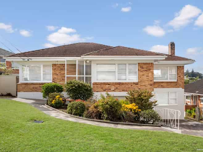 13 Currie Avenue, Hillsborough