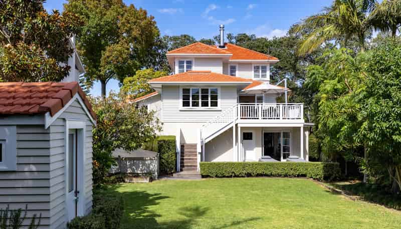 18 Bay Road, Saint Heliers