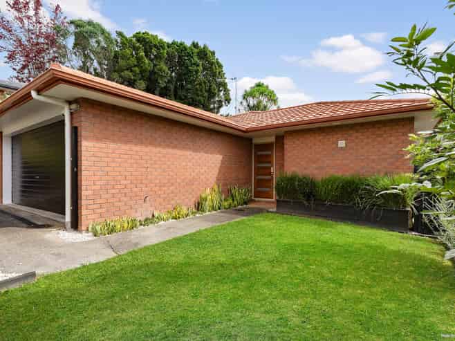 6 Dovey Place, Massey