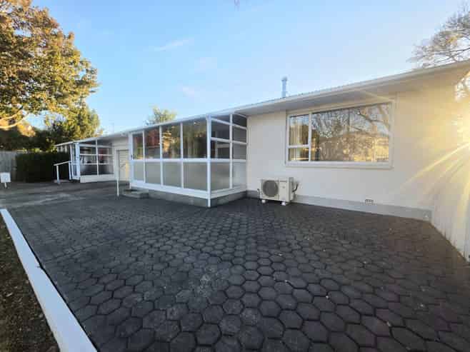 2 Parklands Drive, Huntsbury