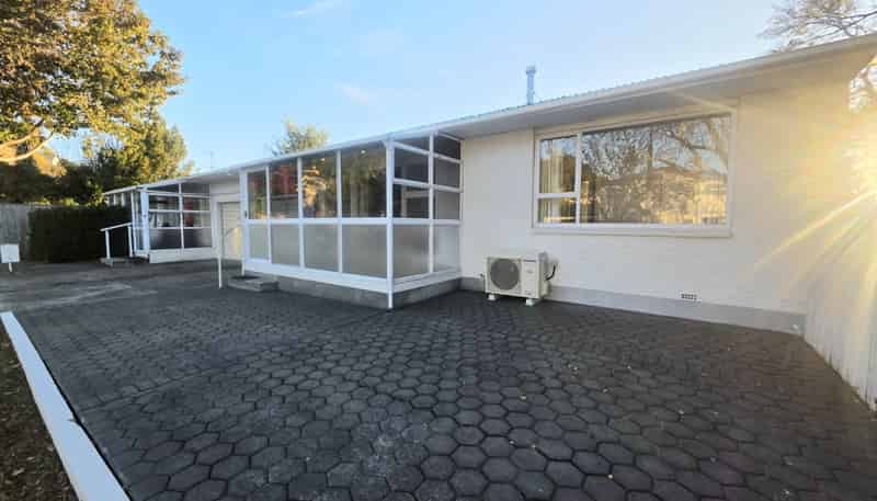 2 Parklands Drive, Huntsbury