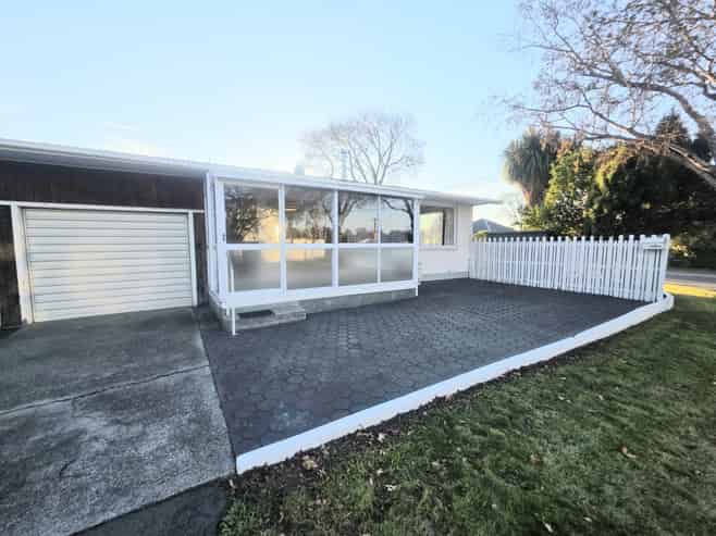 2 Parklands Drive, Huntsbury