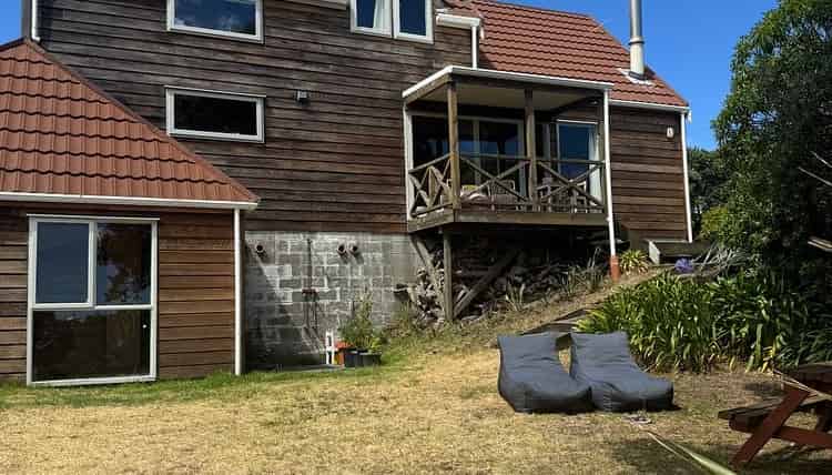 18 Frances Street, Waikanae Beach