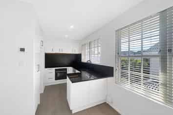 4-16 Queen Mary Avenue, Epsom