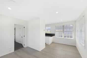 4-16 Queen Mary Avenue, Epsom