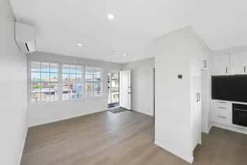 4-16 Queen Mary Avenue, Epsom