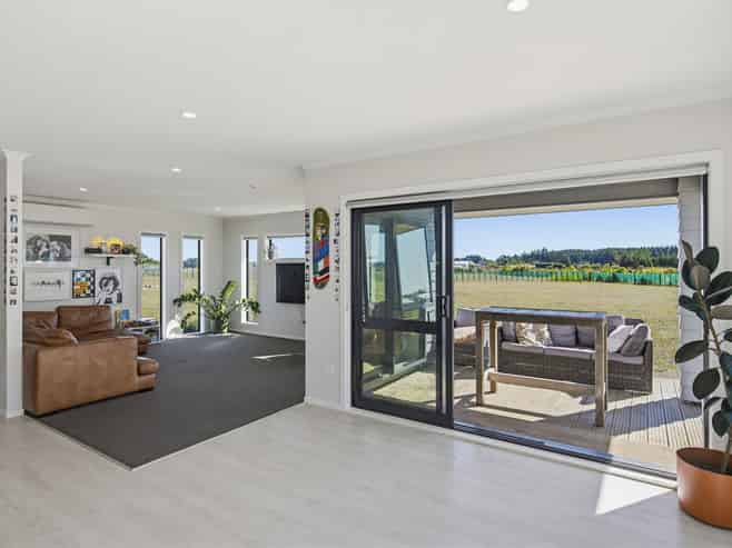 21 Mowhia Grove, Waitarere Beach