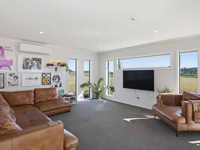 21 Mowhia Grove, Waitarere Beach