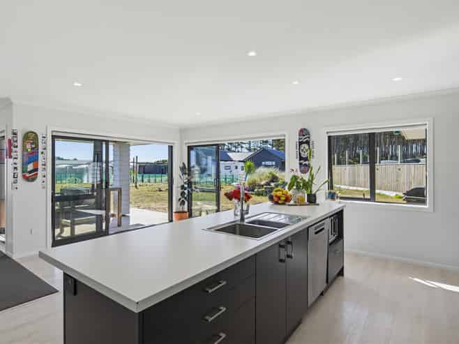 21 Mowhia Grove, Waitarere Beach