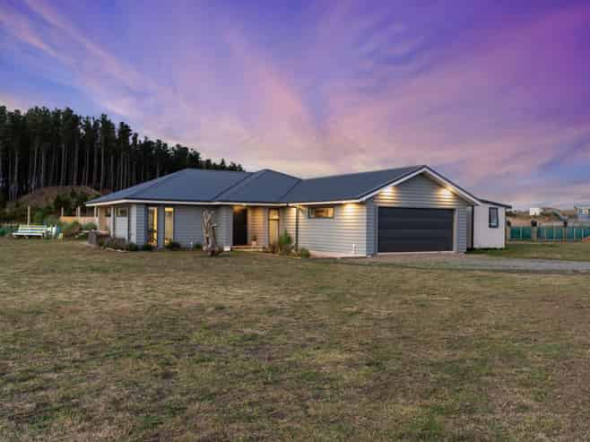 21 Mowhia Grove, Waitarere Beach