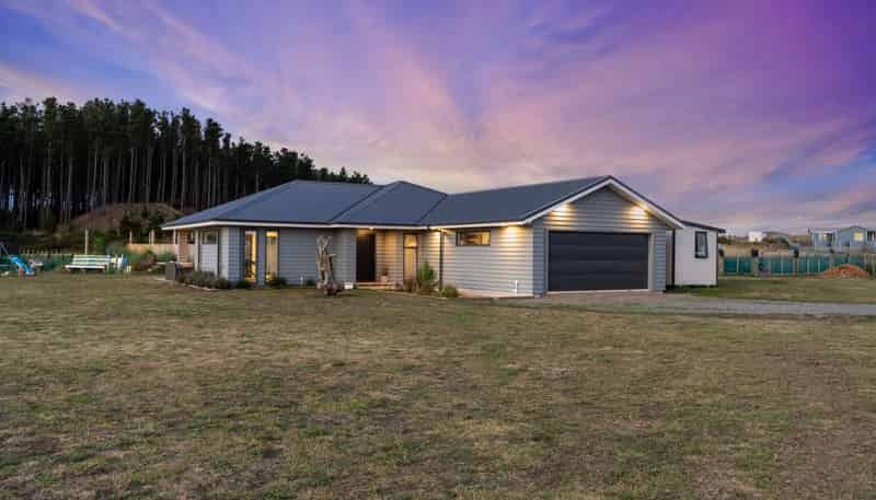 21 Mowhia Grove, Waitarere Beach