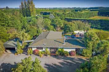 McBud Flowers – Business + Freehold & 4 Bed Home