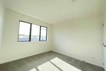 6/ Netherlands Avenue, Kelston