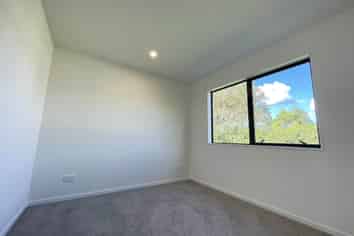 6/ Netherlands Avenue, Kelston