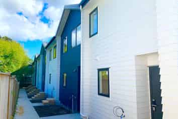 6/ Netherlands Avenue, Kelston