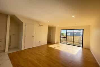 6/ Netherlands Avenue, Kelston