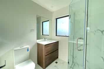 6/ Netherlands Avenue, Kelston