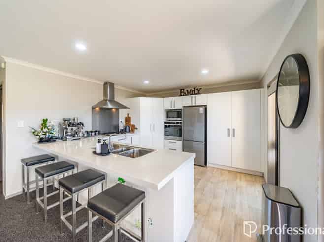 35 Percy Kinsman Crescent, Riverstone Terraces