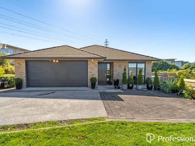 35 Percy Kinsman Crescent, Riverstone Terraces