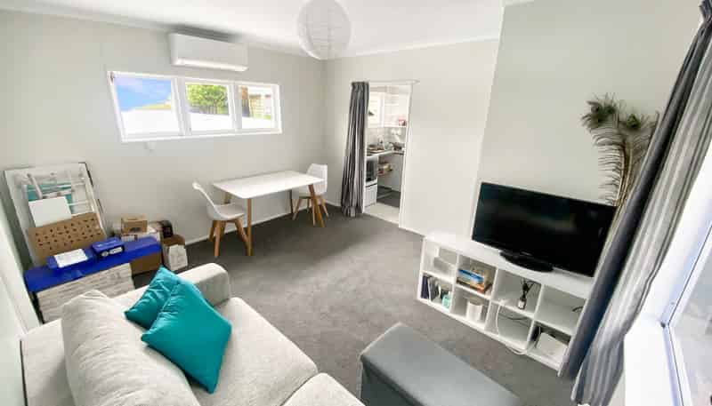 B/27 Kellsmere Crescent, Island Bay