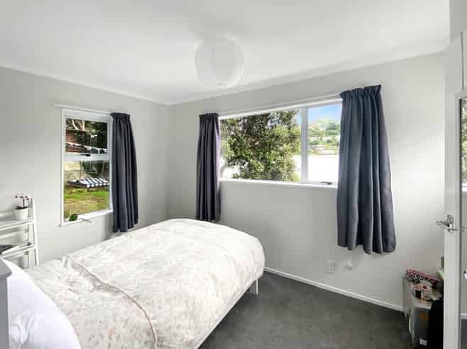 B/27 Kellsmere Crescent, Island Bay