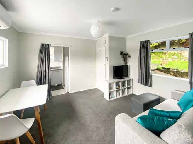 B/27 Kellsmere Crescent, Island Bay