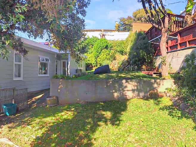 B/27 Kellsmere Crescent, Island Bay