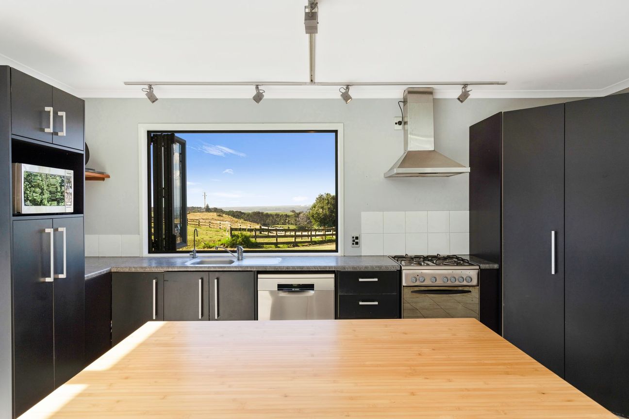10 Acres, Multiple living options - Bild 4