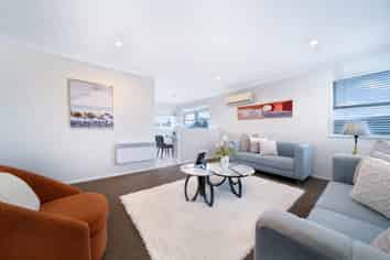 102 Tirimoana Rd, Te Atatu South